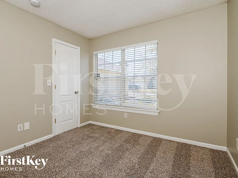 6983 Lafayette Park Dr — Photo 11