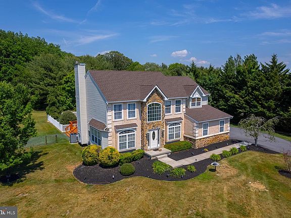 3rd image of 9 Peach Ridge Dr