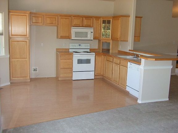2nd image of 2411 Cypress Ct