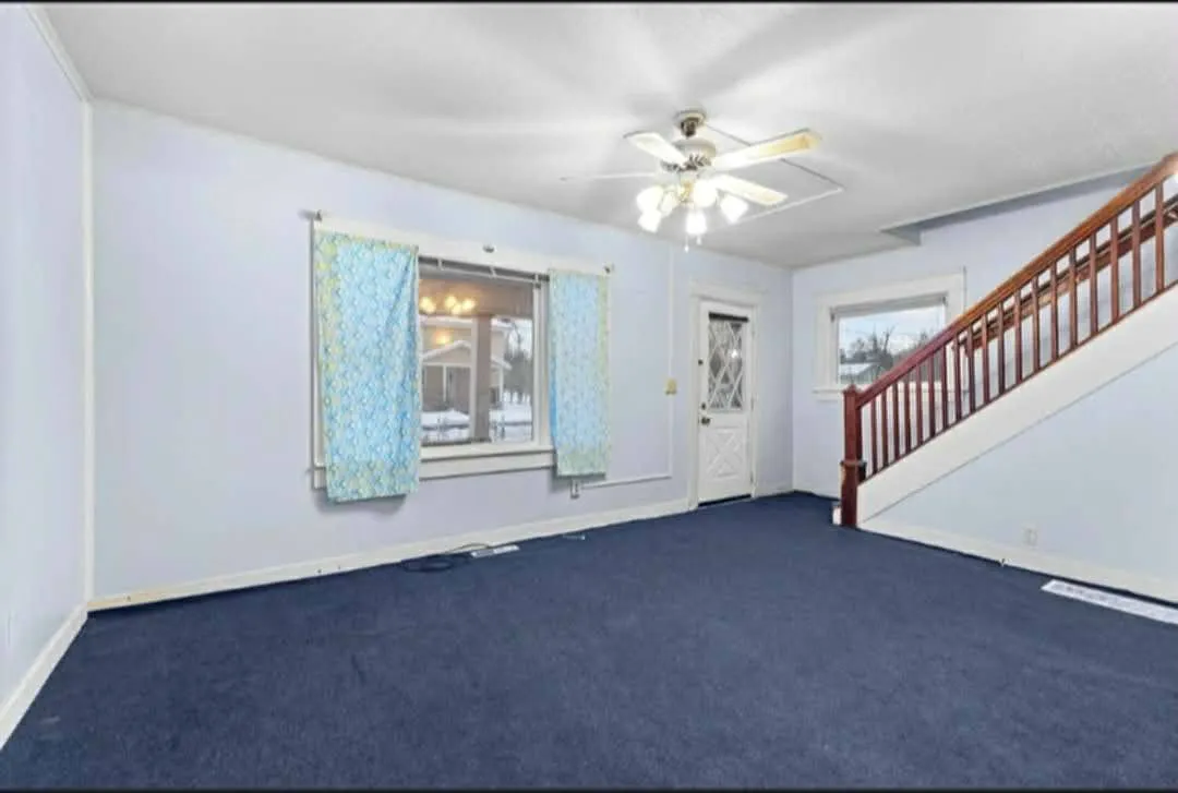 3 bed, 1000 sqft, $1,200 — Photo 1