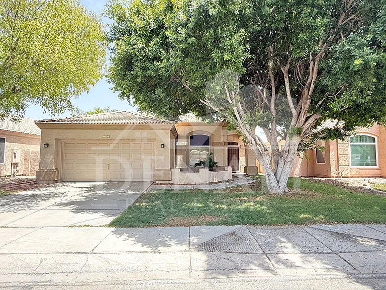 797 N Gregory Pl — Photo 1