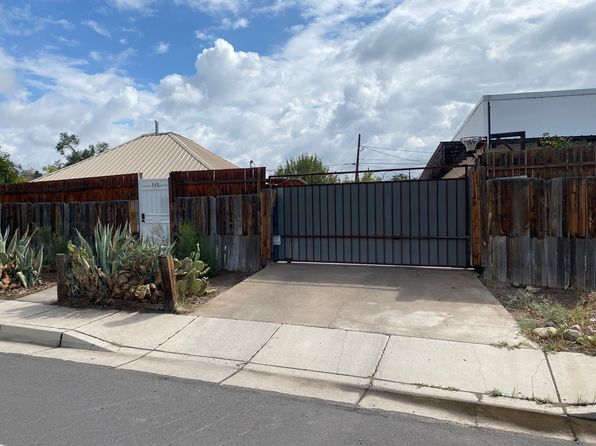 908 Commercial St SE