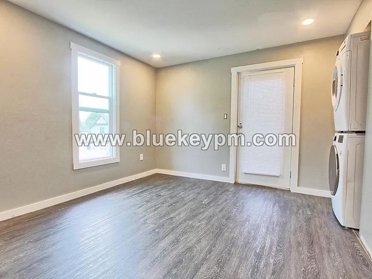 1614 Grant St #1 — Photo 6