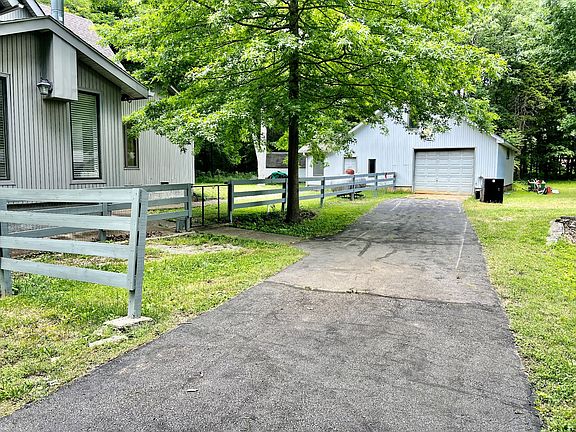 2nd image of 102 Foxland Dr