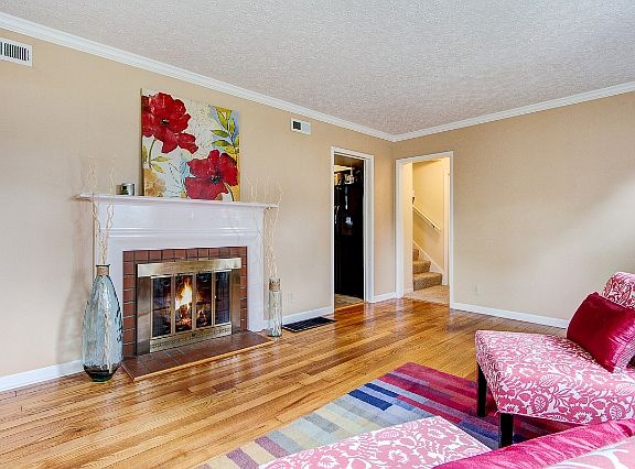 3rd image of 572 N Selby Blvd