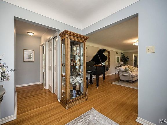 4th image of 22 Marsally Dr