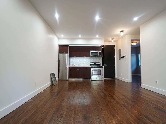 5th image of 114 Woodbine St #3RR