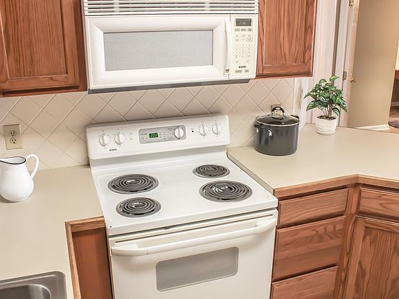 4th image of 101 Gables Pl #101