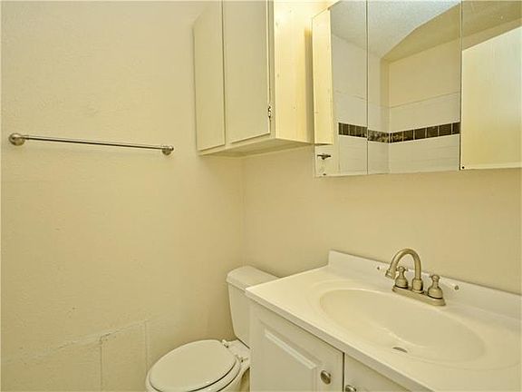 5th image of 1905 Denfield Dr