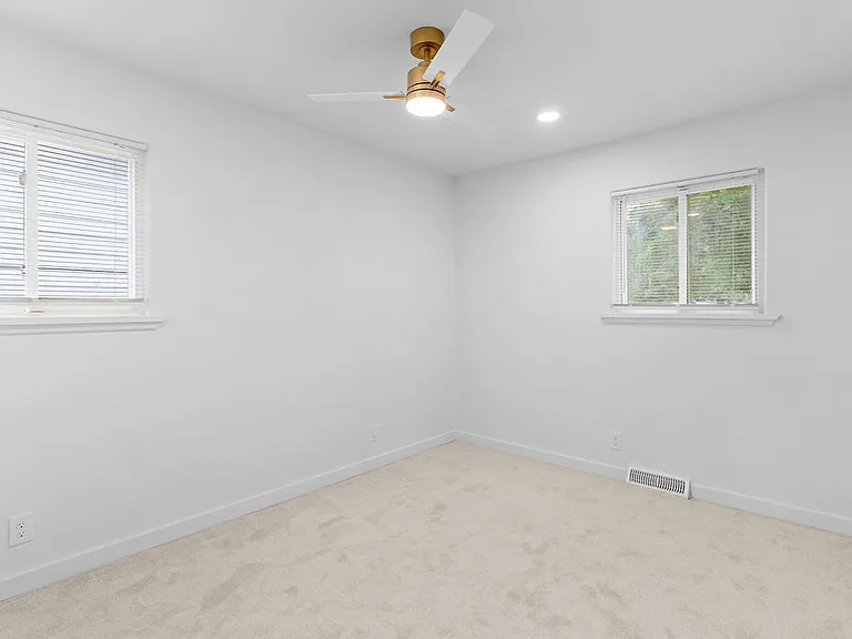 1605 Barbara Dr — Photo 6