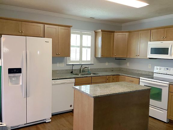 5th image of 370 Hanna Dr
