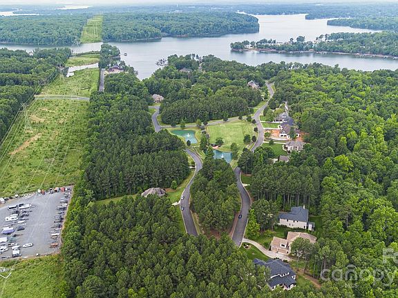 3rd image of 3136 Ashwood Park Dr