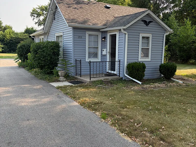 213 Rose Ave — Photo 8