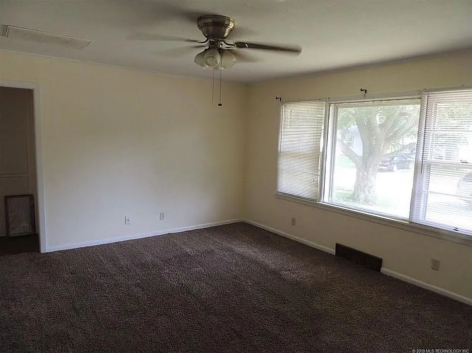3 bed, 936 sqft, $1,295 — Photo 3