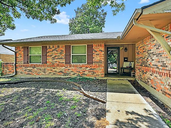4th image of 818 Patricia Dr