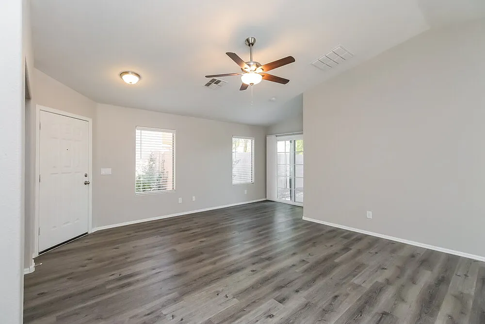 3 bed, 2.0 bath, 1471 sqft, $1,860 — Photo 3