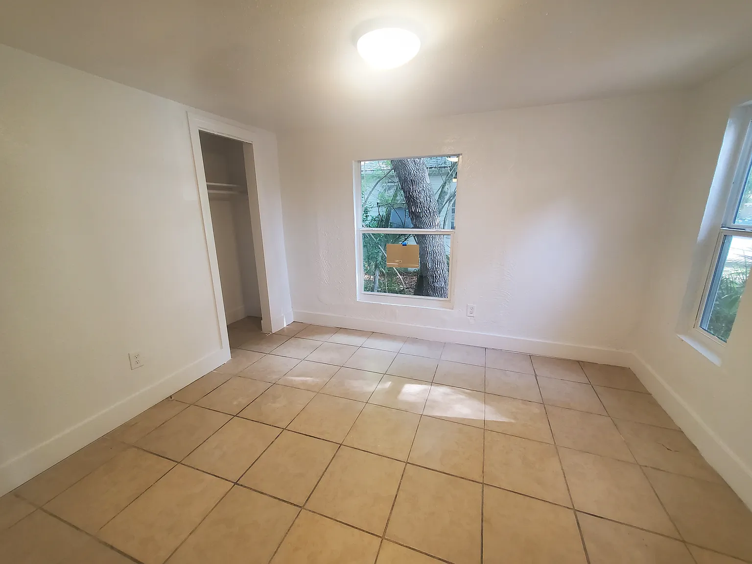 3 bed, 915 sqft, $1,950 — Photo 4
