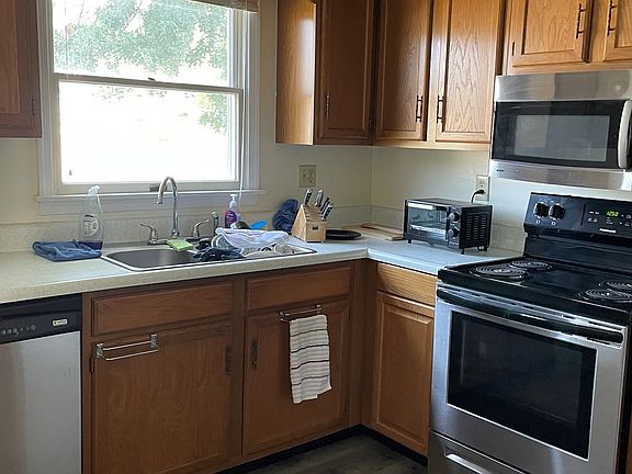 5th image of 304 Jasper Dr