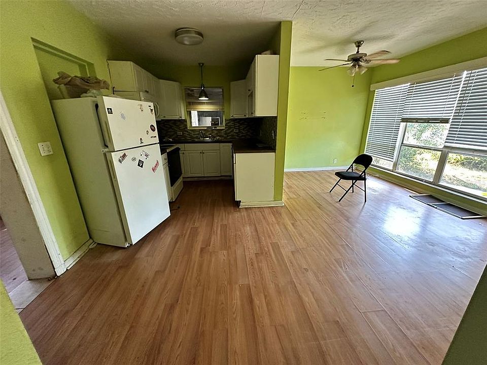 1st image of 810 40TH AVENUE NE