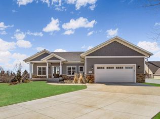 906 Orchard Heights Ct, Faribault, MN 55021