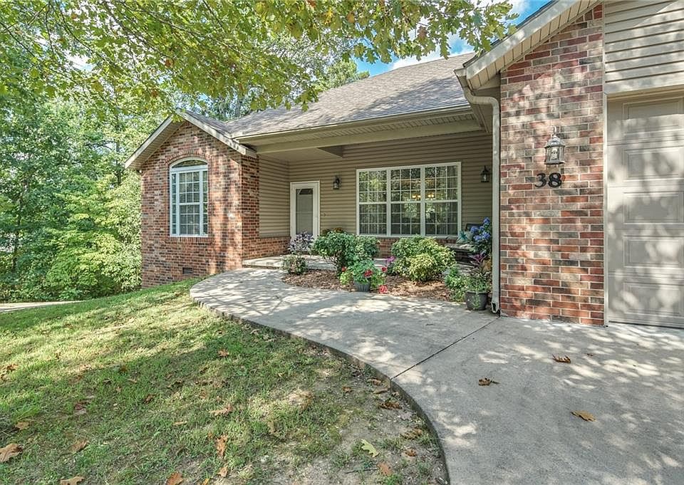 1st image of 38 Fleetwood Dr