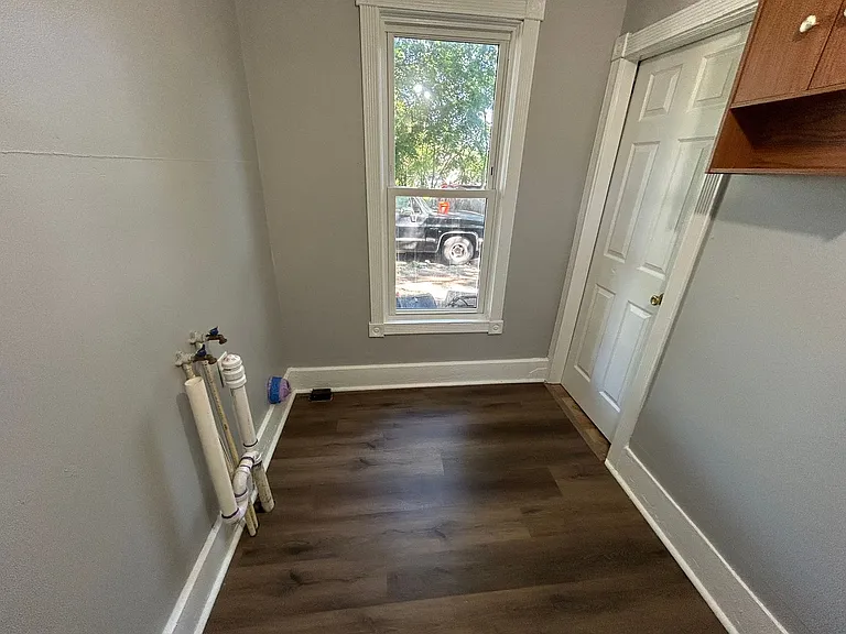 410 W 14th St — Photo 17