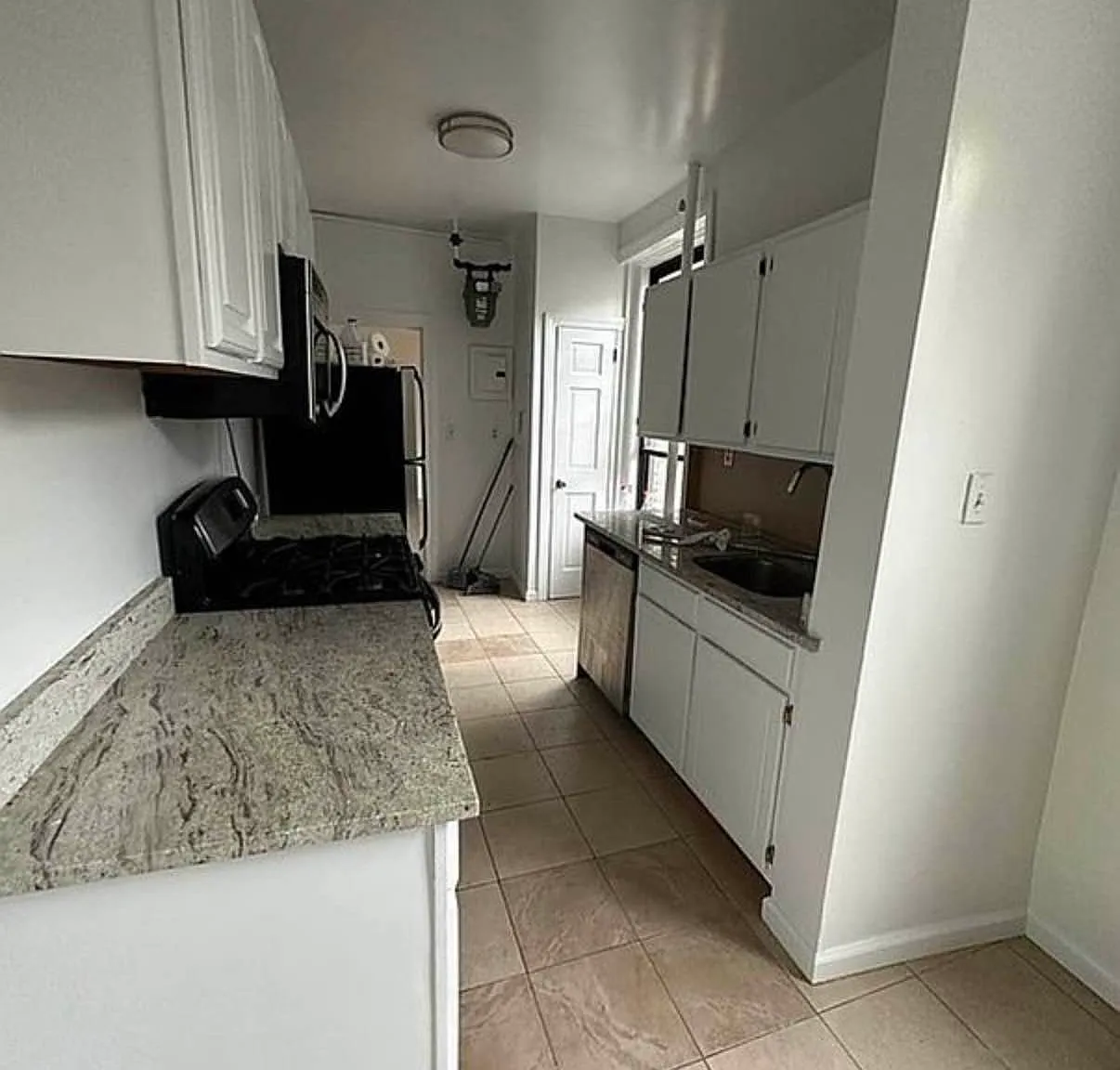 838 Riverside Drive — Photo 4