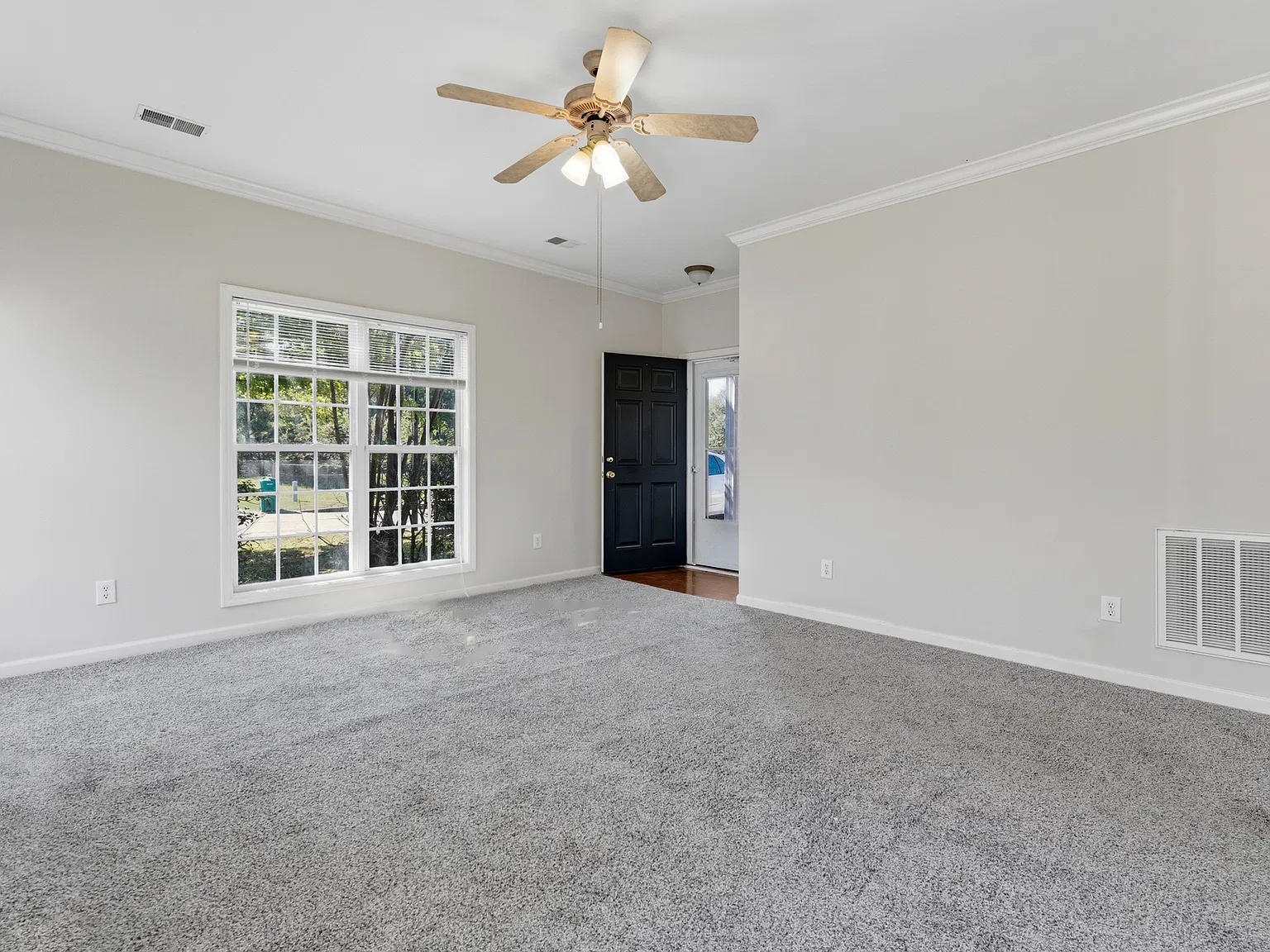 2 bed, 2.5 bath, 1326 sqft, $1,545 — Photo 3