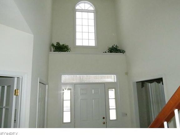 3rd image of 454 Fox Hill Dr