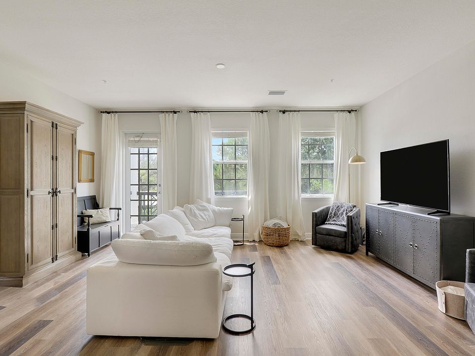 1st image of 425 Greenwich Circle #203