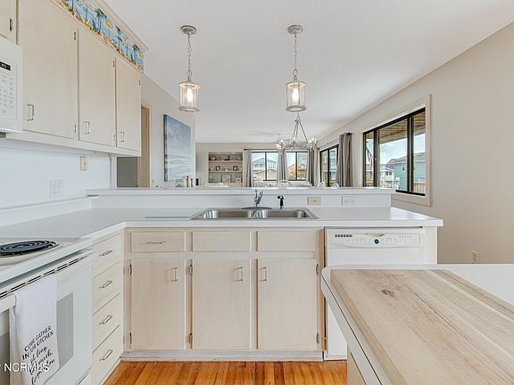 2nd image of 127 Crab St