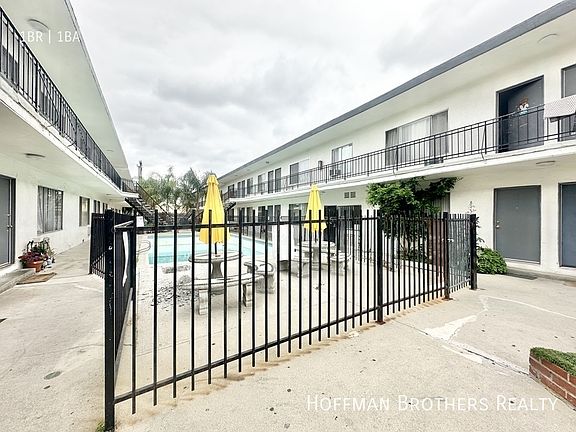 5th image of 20445 Saticoy St APT 34