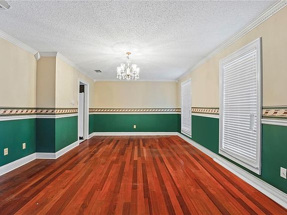 3rd image of 8 Brittany Dr