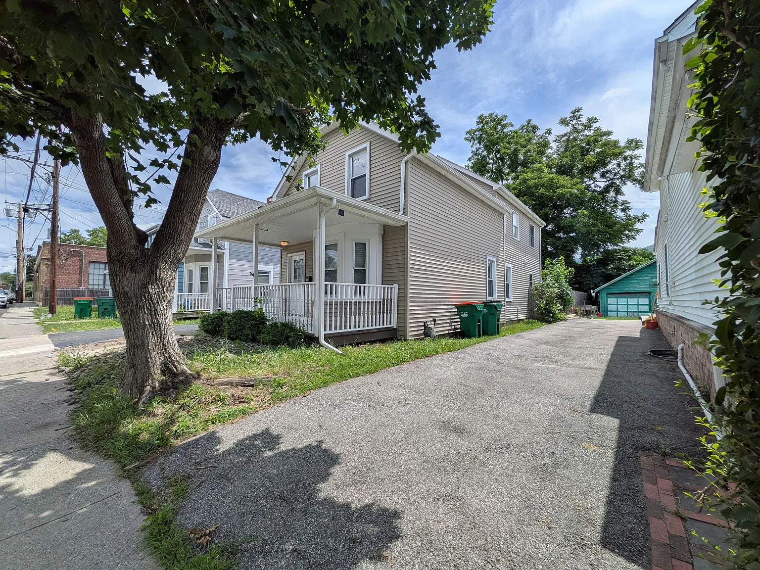 4 bed, 1828 sqft, $4,600 — Photo 2