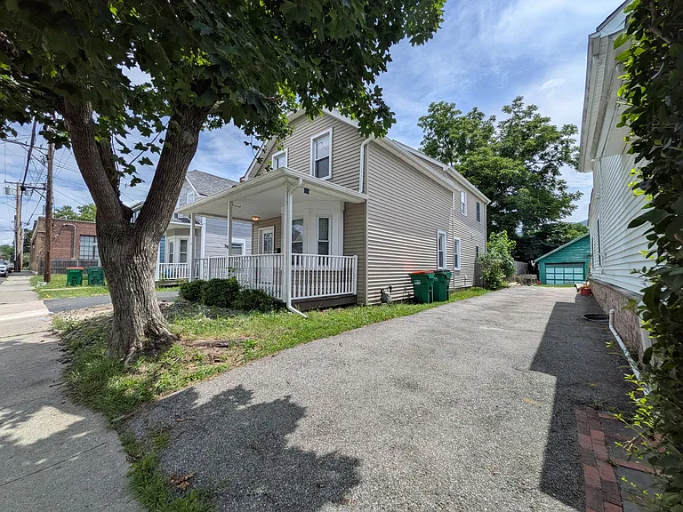 10 S Walnut St — Photo 2