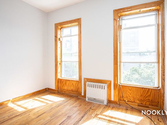 4th image of 564 Willoughby Ave APT 2