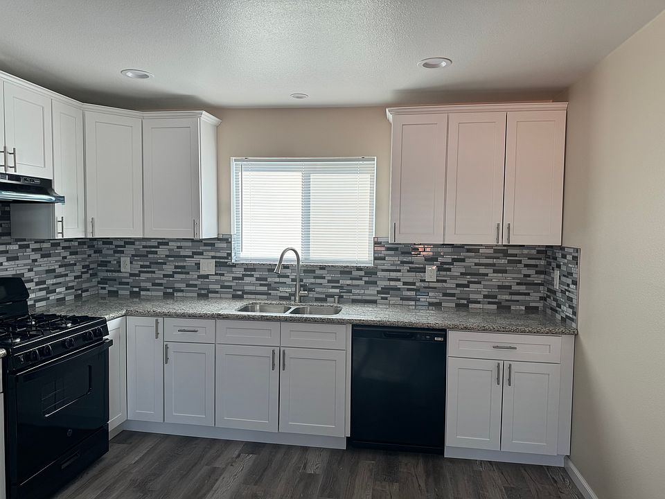 1st image of 810 W Avenue J