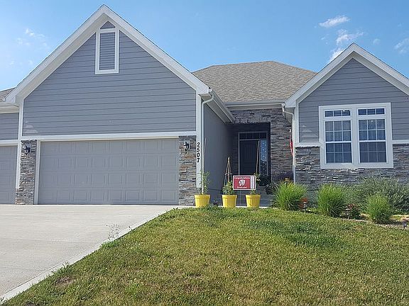 2nd image of 2507 E Maple Ct