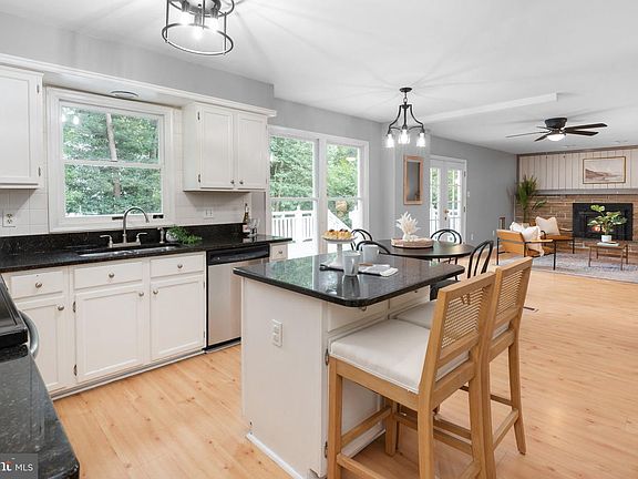 4th image of 331 Cool Ridge Ct