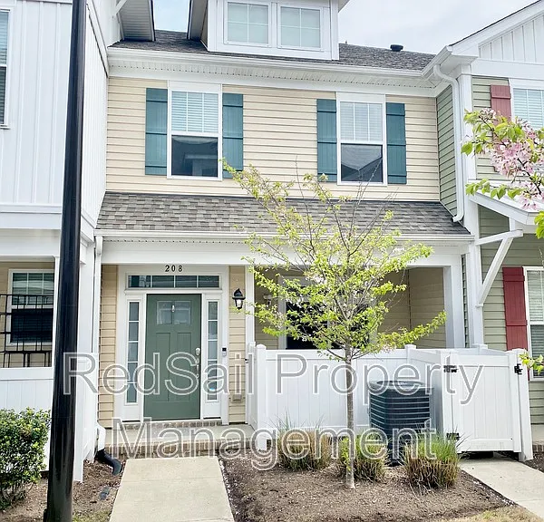 208 Fishers Ct — Photo 1