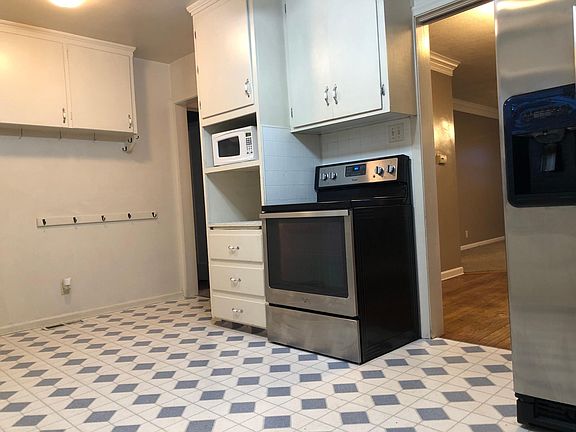 3rd image of 869 N 300 W