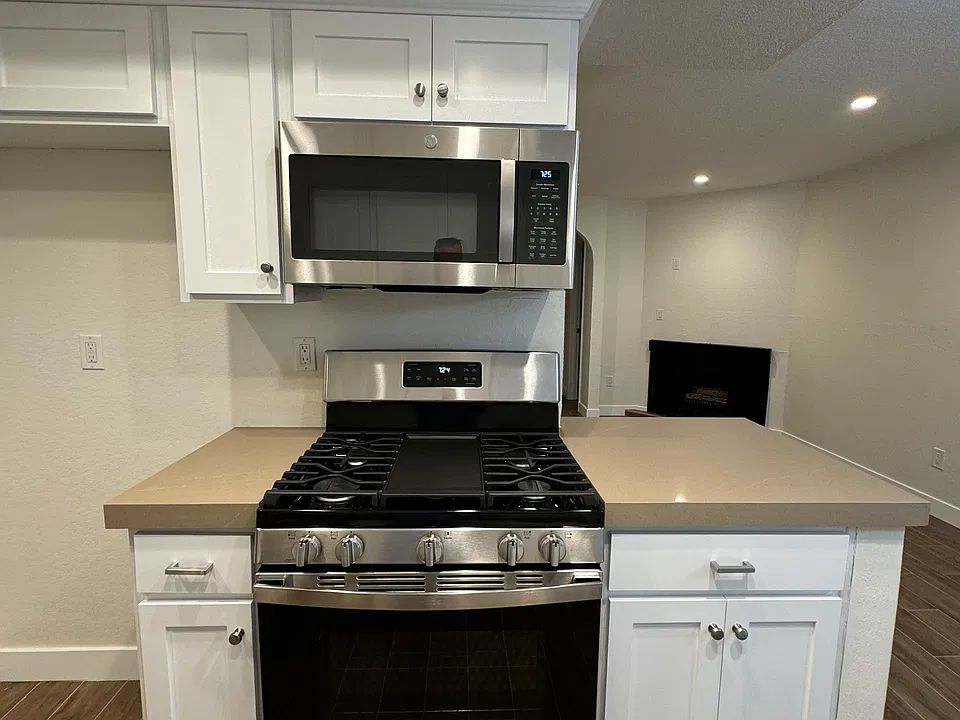 208 Oswego Ave #2