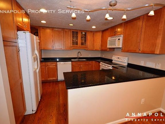 3rd image of 1475 Amberwood Dr N