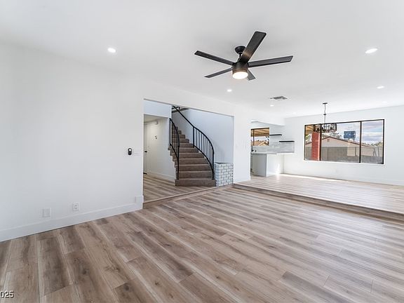 3rd image of 1009 N Tenaya Way