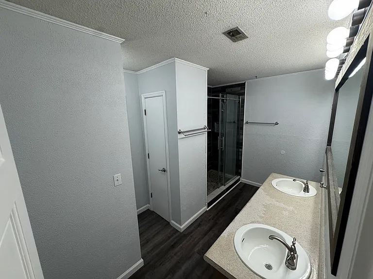 102 Weatherbark Cir — Photo 11