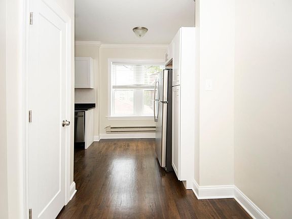 5th image of 3815-17 N Greenview Ave #3817-1W
