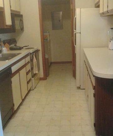 4th image of 1305 Harbour Dr APT 11