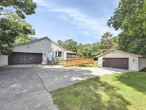3rd image of 18851 Dellwood Dr