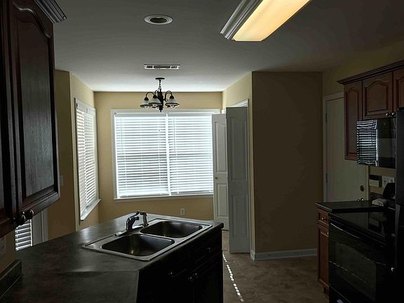 4th image of 398 Meigs Dr