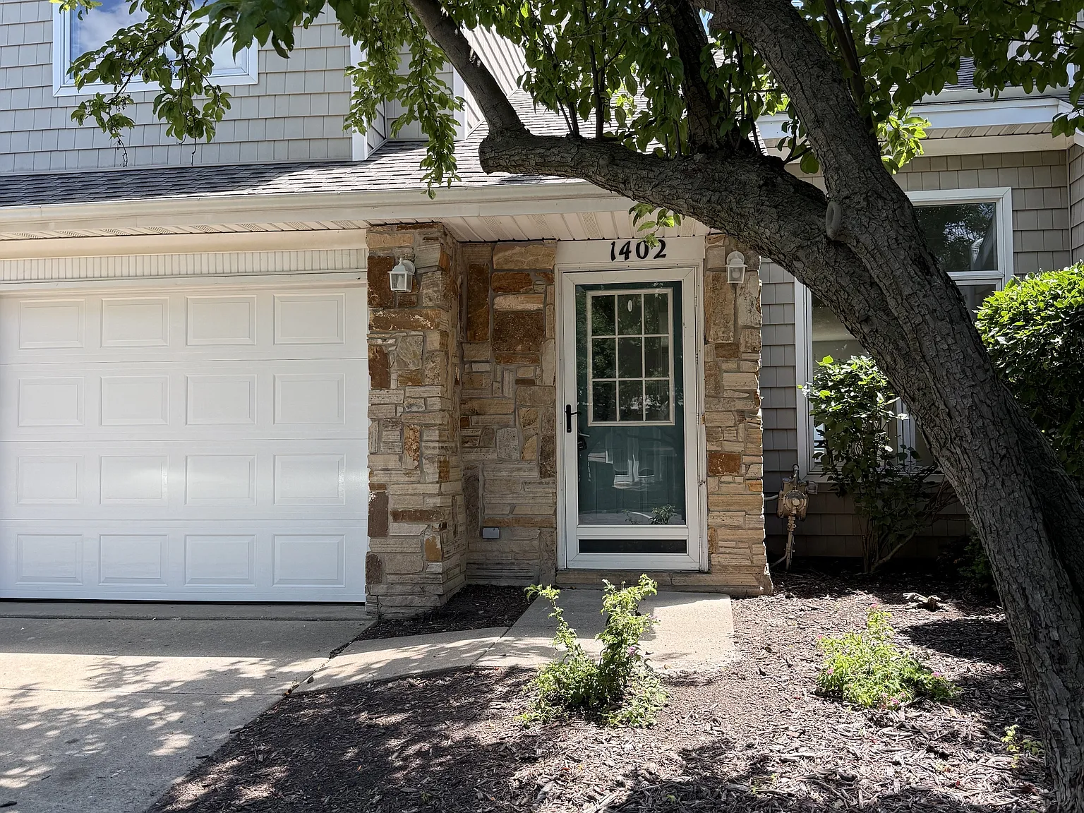 811 Burr Oaks Drive - 1 — Photo 2